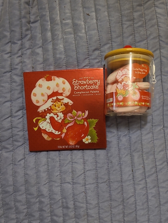 Strawberry Shortcake Other - Strawberry Shortcake Complexion Palette And Set Of 10 Sponges In Cute Jar